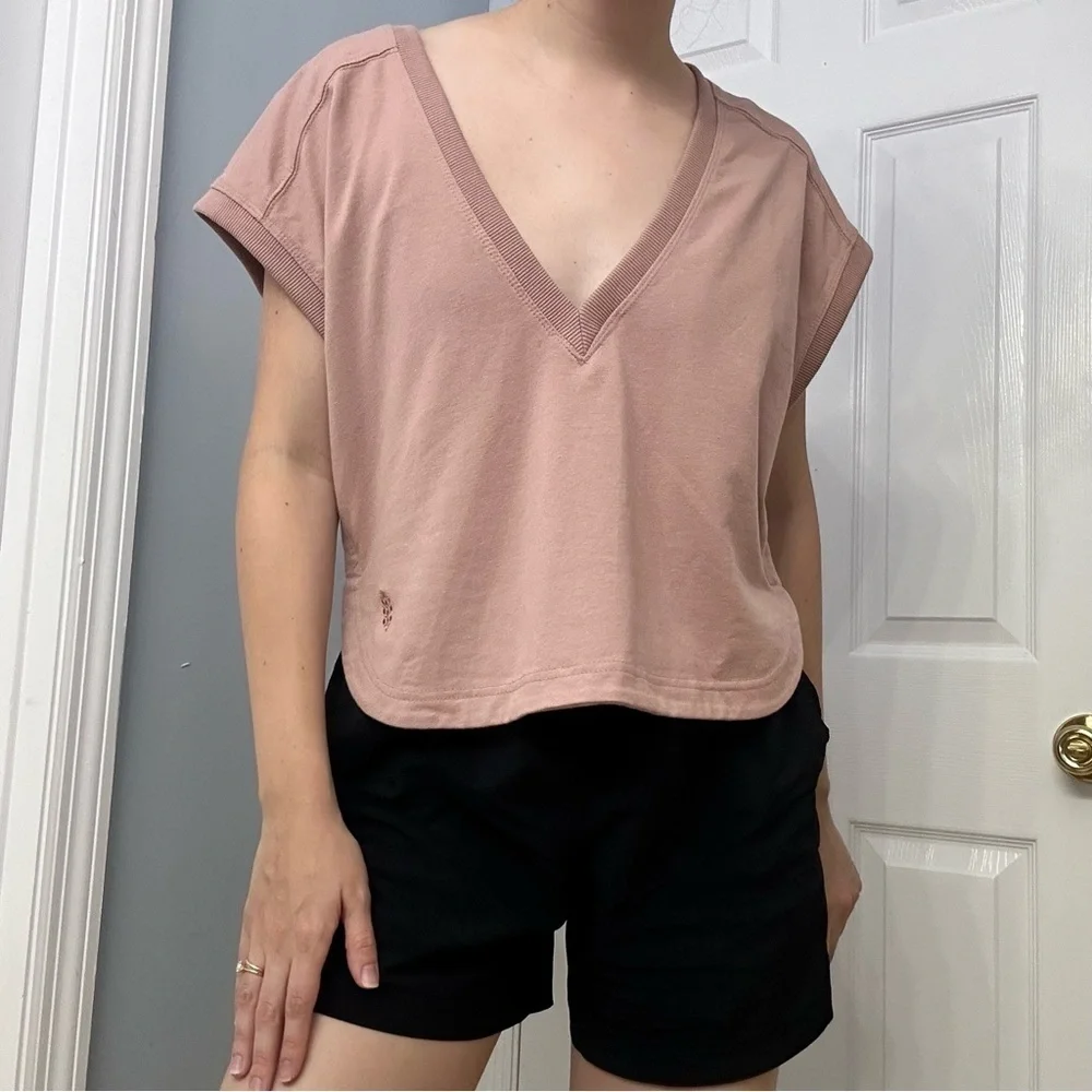Free People Movement Top Reversible Pink Gym Outdoor V-Neck Size Small New